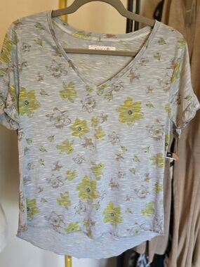 Billy T Light Blue Floral V-Neck Short Sleeve Tee No Size Tag ?Medium